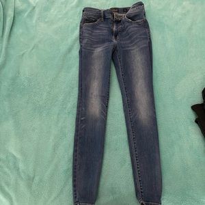 Light washed skinny jeans